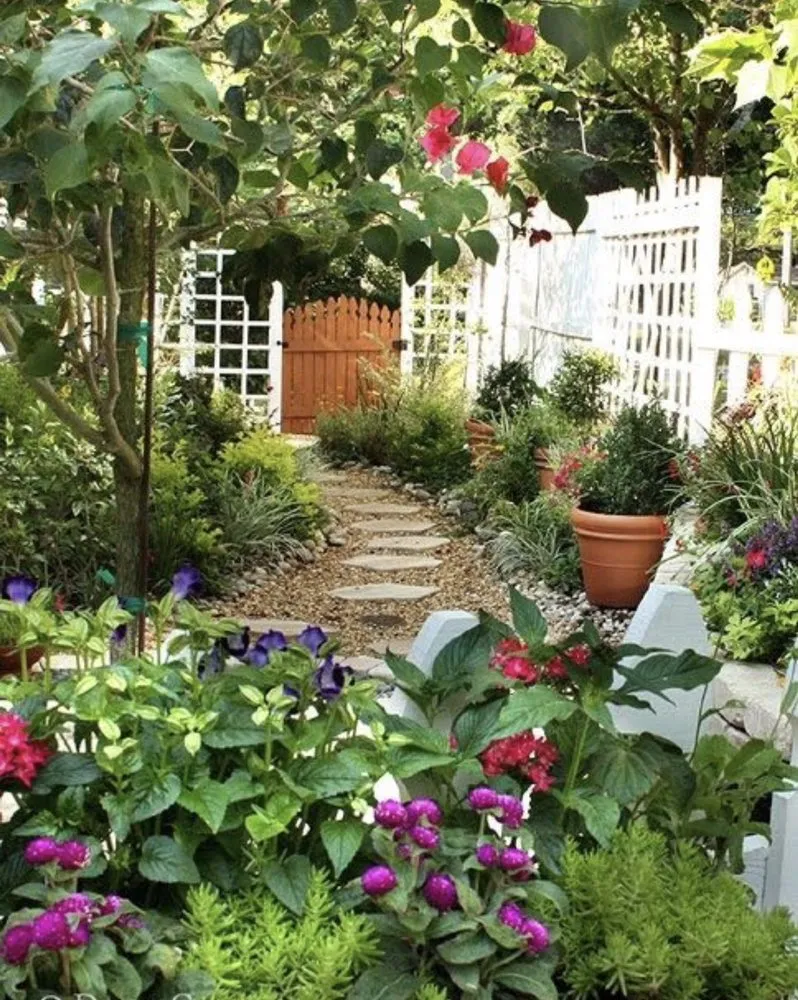 Custom garden landscaping for homes in Bay Point, CA by Sergio gardening service