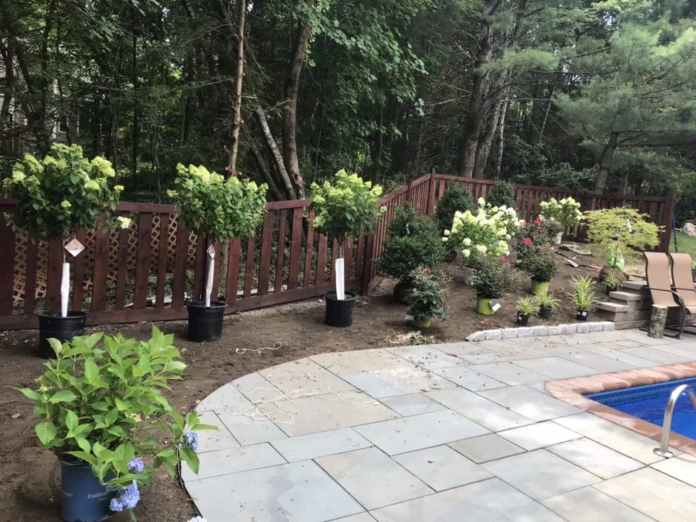 Custom residential landscaping in Danbury, CT by Sergio Reis