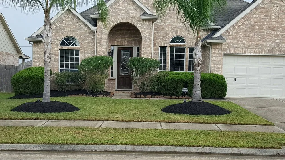 Local lawn mowing service in Alvin, TX - Serranos' Lawn Service