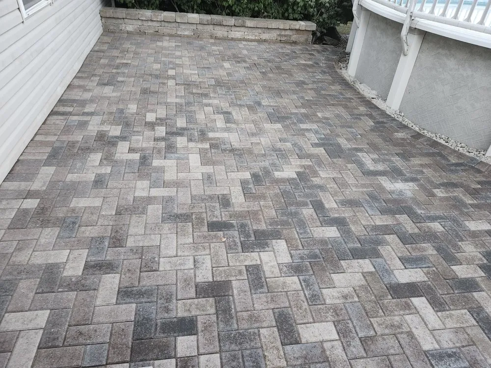 Professional residential landscaping with custom design in Shorewood, IL by Servando's landscaping