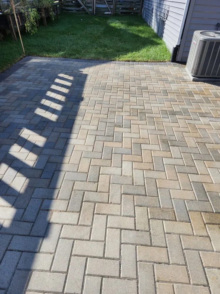 Custom residential landscaping in Shorewood, IL by Servando's landscaping