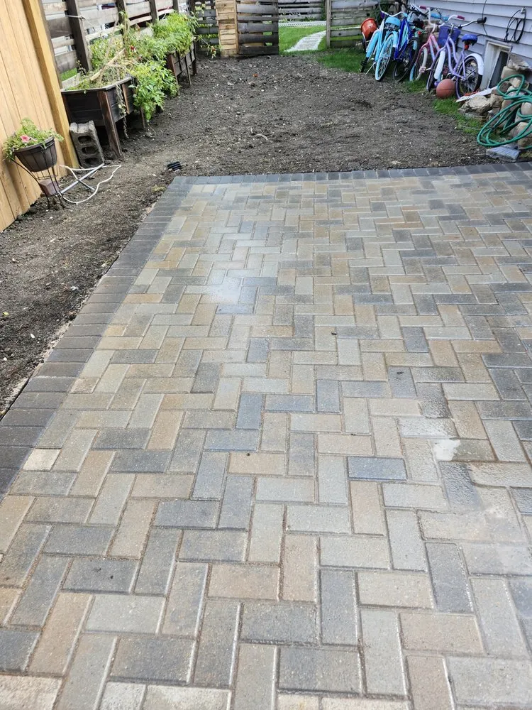 Reliable outdoor landscaping experts serving Shorewood, IL - Servando's landscaping