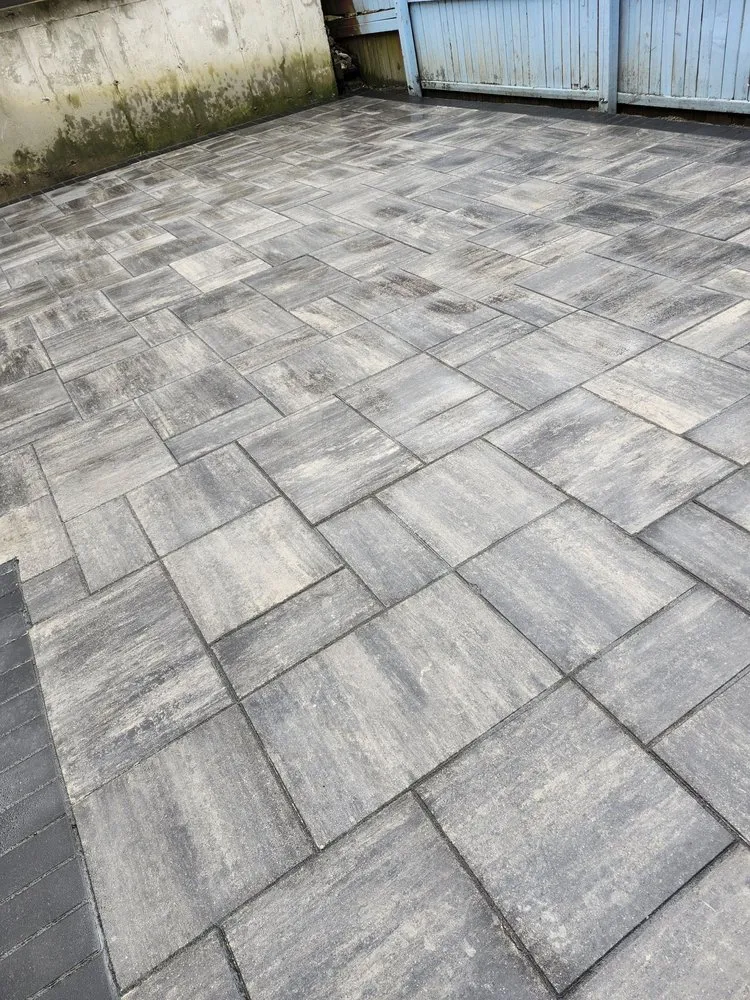 Professional garden landscaping experts serving Shorewood, IL - Servando's landscaping