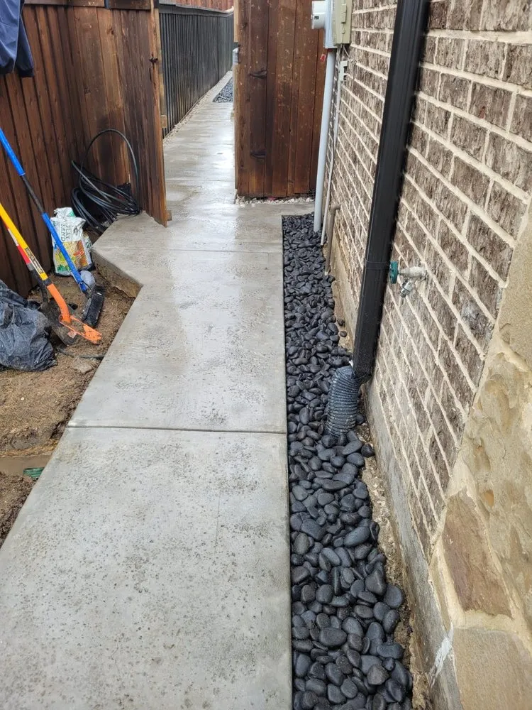 Local yard cleanup service for outdoor upgrades across Denton, TX - Servi Contruction Jimenez