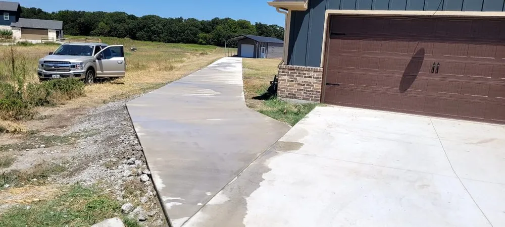 Custom landscape installation in Denton, TX by Servi Contruction Jimenez