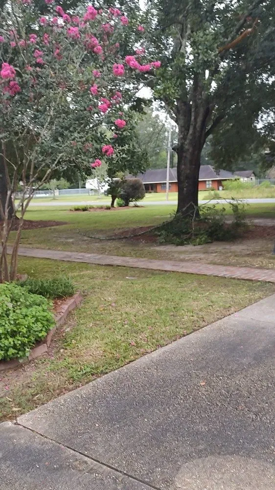 Custom garden landscaping for residential properties in Denham Springs, LA by Servicare Turf Management