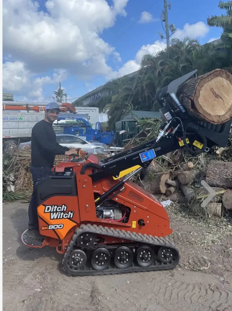 Local lawn mowing service in Fort Lauderdale, FL - Service Queen