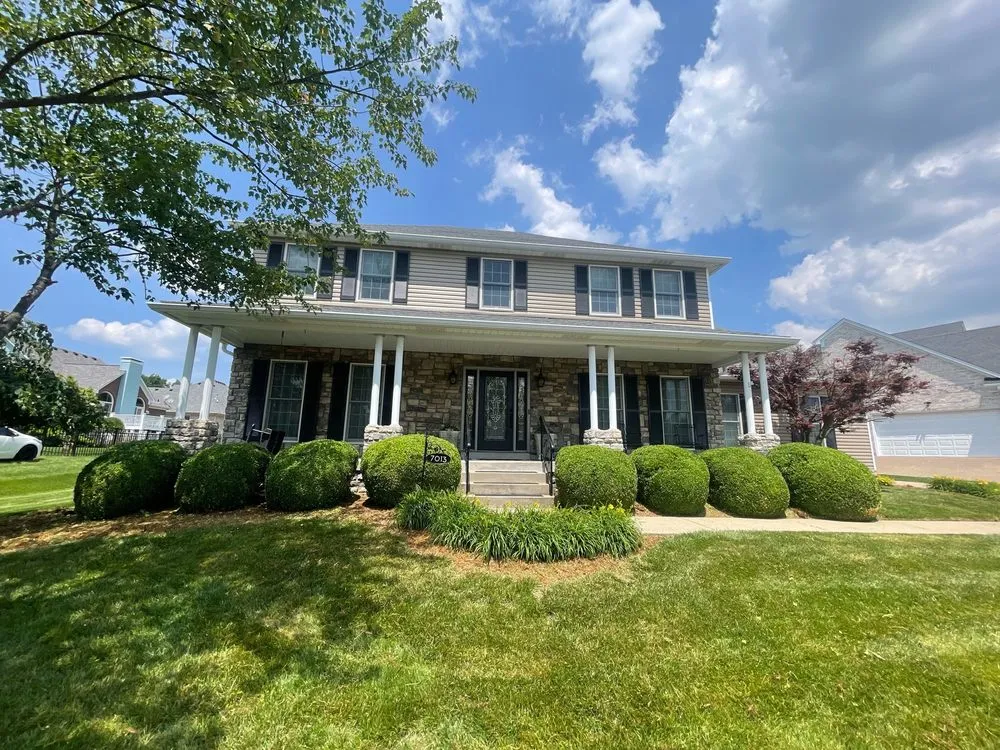 Custom yard cleanup service for residential properties in Louisville, KY by Service Scapes