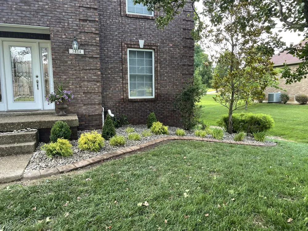 Expert yard maintenance in Louisville, KY - Service Scapes