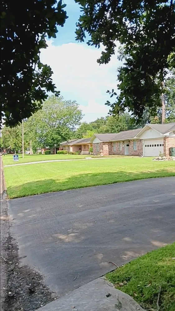 Reliable outdoor landscaping in Nederland, TX by SET Lawncare Services