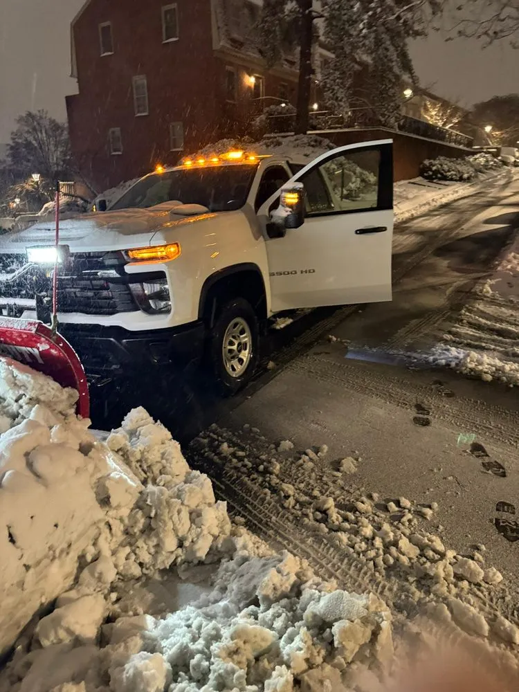 Top-rated lawn mowing service for beautiful yards in Leesburg, VA by Seven Brothers Landscaping