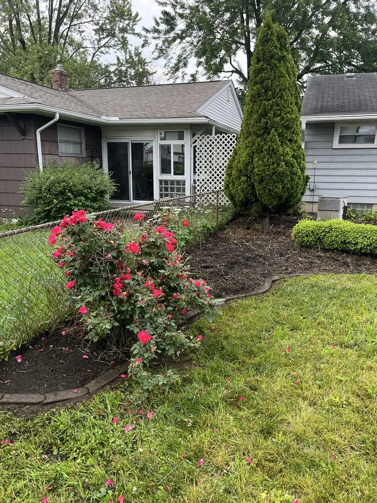 Trusted lawn mowing service experts serving Reynoldsburg, OH - Seven J Home And Lawn