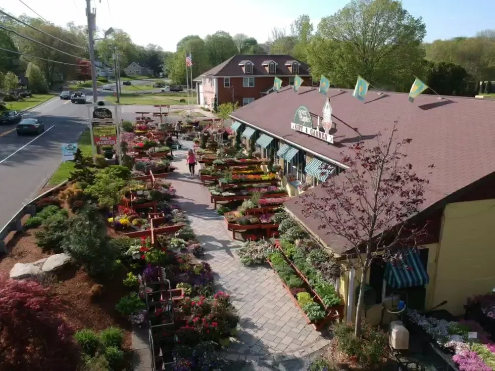 Custom lawn care service experts serving Monroe, CT - Seven Maples Gift And Garden