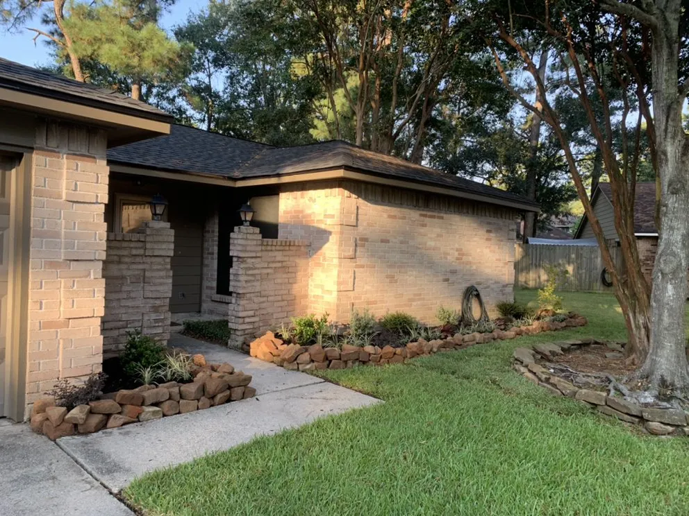 Affordable garden landscaping in Spring, TX by Seventree Landscaping