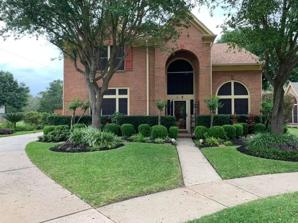 Top-rated yard maintenance for outdoor upgrades in Spring, TX by Seventree Landscaping