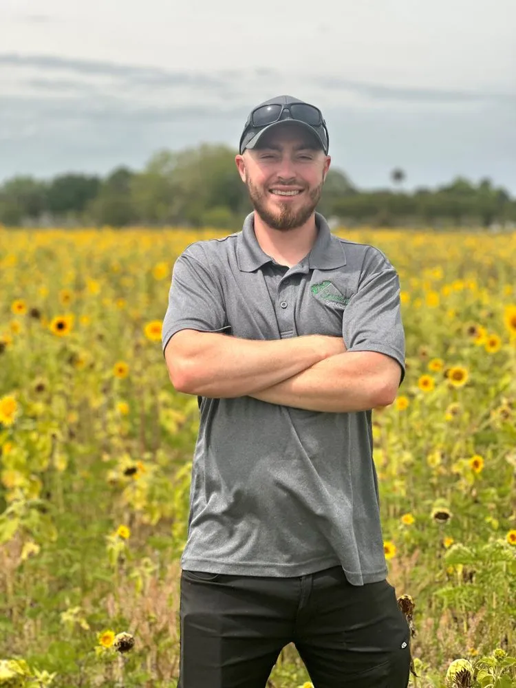 Professional yard cleanup service experts serving New Smyrna Beach, FL - Seward Services