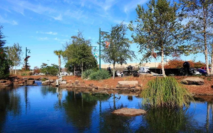 Professional yard maintenance for homes in Daphne, AL by Sexton Lawn & Landscape