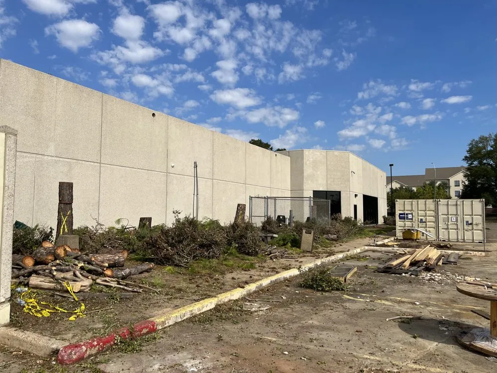 Trusted yard cleanup service with custom design in Houston, TX by S.F.A. Landscaping