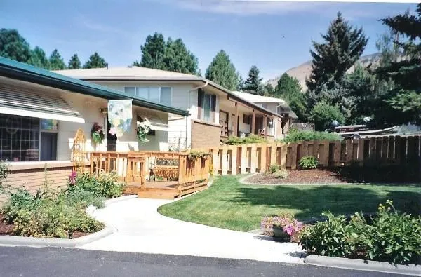 Expert yard maintenance in Klamath Falls, OR - Shades of Green