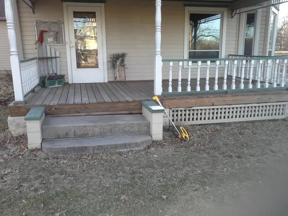 Professional lawn care service experts serving Council Bluffs, IA - Shadetree Lawn and Landscape