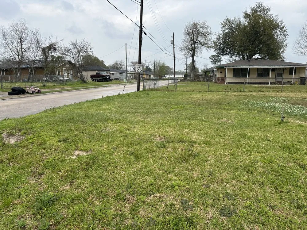 Expert yard cleanup service with custom design in Lake Charles, LA by Shailow’s Lawn Care