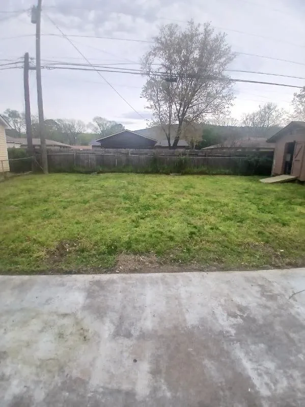 Affordable yard cleanup service in Huntsville, AL by Shakey's Landscaping