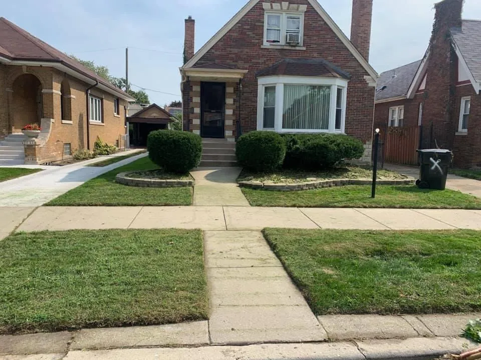 Professional landscaping services experts serving Chicago, IL - Shakur’s Lawn & Order Services