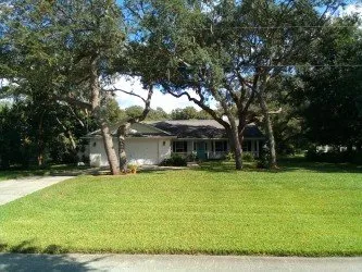 Professional lawn mowing service experts serving Lake Wales, FL - Shane's Lawn Care