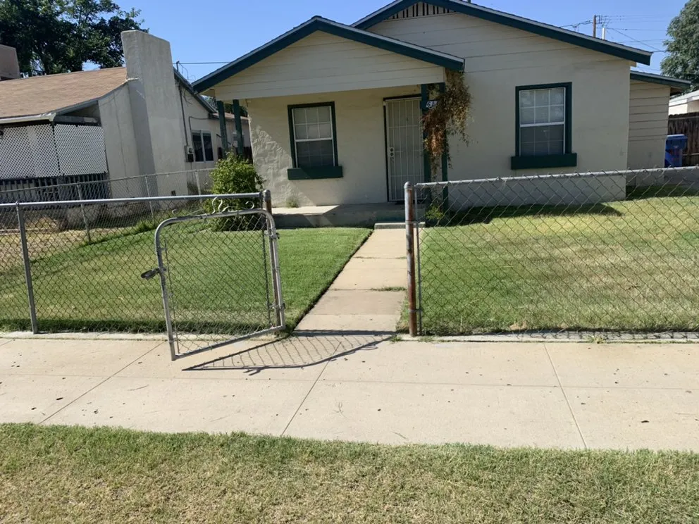 Custom residential landscaping for year-round maintenance across Bakersfield, CA - Shanevas Lawn & Clean Up Services