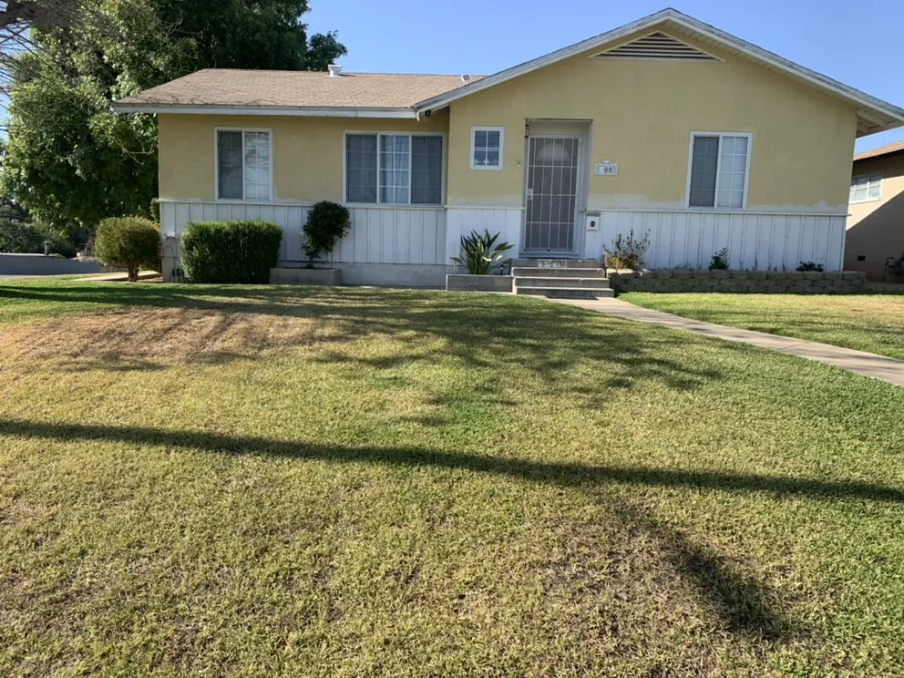 Custom lawn care service for year-round maintenance in Bakersfield, CA by Shanevas Lawn & Clean Up Services