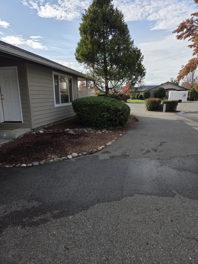 Affordable garden landscaping for homes in central point, OR by Sharkbait and Sons