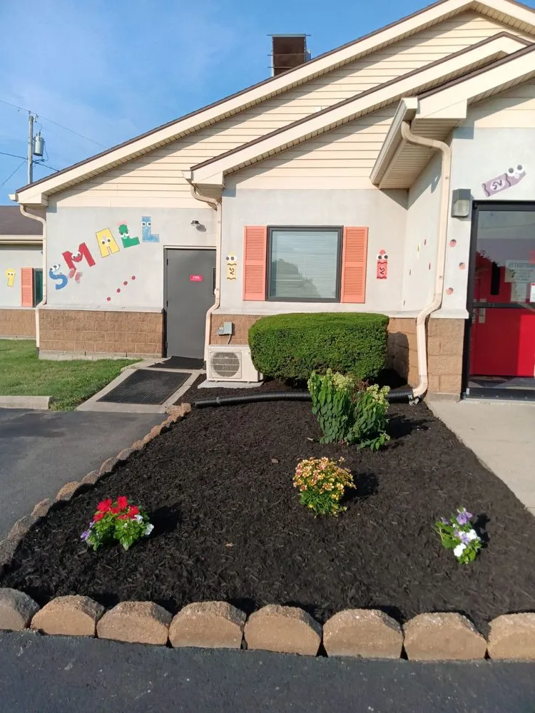 Trusted yard cleanup service experts serving Dayton, OH - Sharp Edge Landscaping And Lawn care