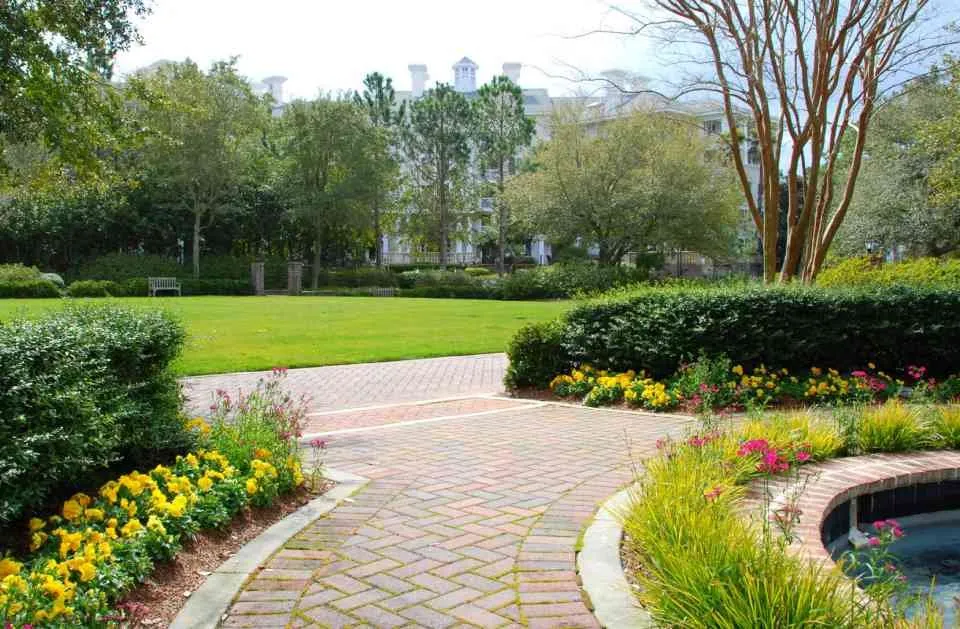 Reliable landscape installation in Eugene, OR - Sharp Edges