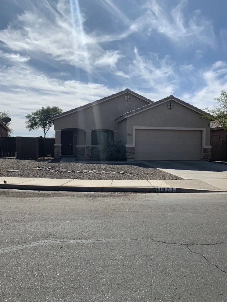 Reliable lawn care service experts serving Casa Grande, AZ - Sharp Edges Landscaping