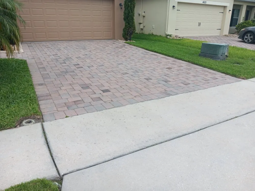 Custom lawn care service experts serving Poinciana, FL - Sharp Edges Lawn and Home
