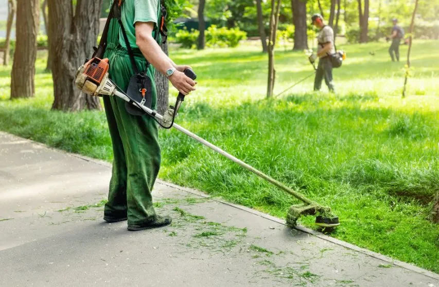 Professional lawn mowing service in Cheyenne, WY - Sharp Lawns of Cheyenne