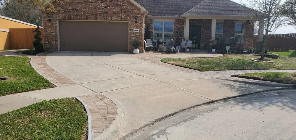 Custom yard cleanup service in Dickinson, TX by Sharps Landscape & Construction