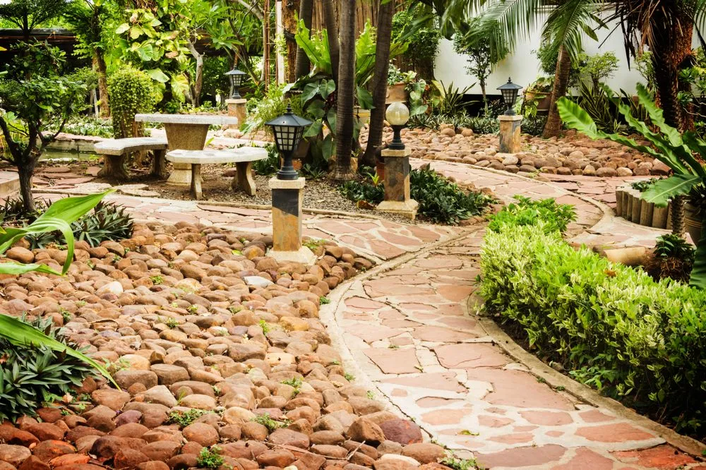 Expert garden landscaping experts serving Orlando, FL - Shaw Landscape & Lighting