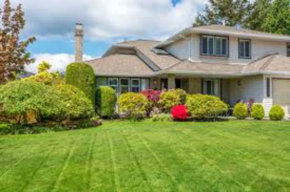 Professional lawn mowing service experts serving Everett, WA - Shawns Lawns