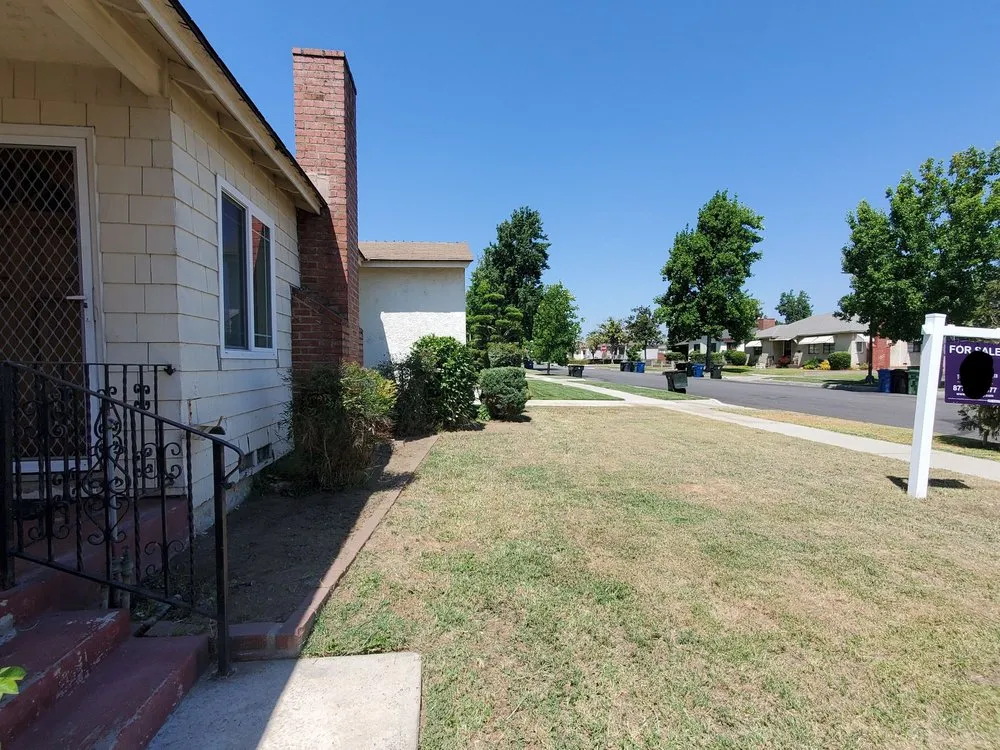 Trusted lawn mowing service experts serving Compton, CA - Shawnz Lawnz