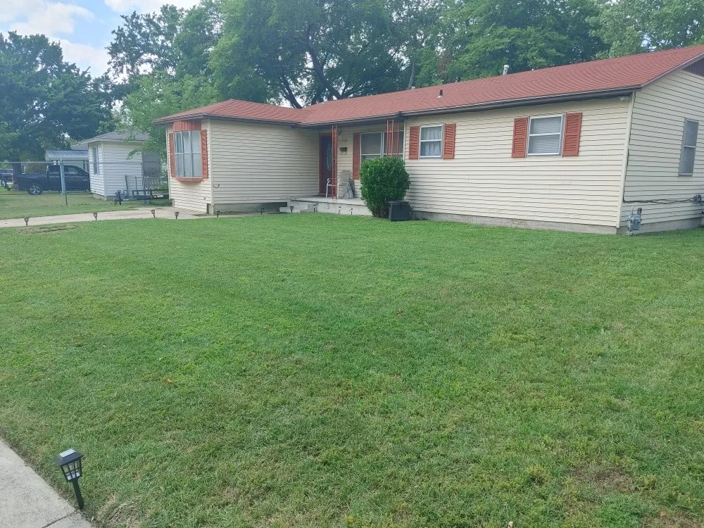 Custom yard maintenance near you in Killeen, TX by Shaw's Lawn Care