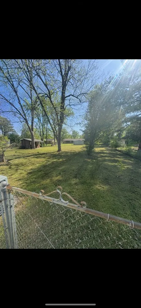 Trusted yard maintenance for homes in Columbus, MS by Shaws Lawn Service