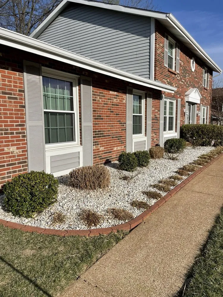 Top-rated garden landscaping in Chesterfield, MO by Shearn Landscaping
