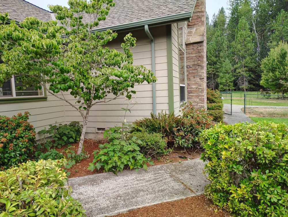 Affordable lawn care service experts serving Grants Pass, OR - Sheila's Creative Yards