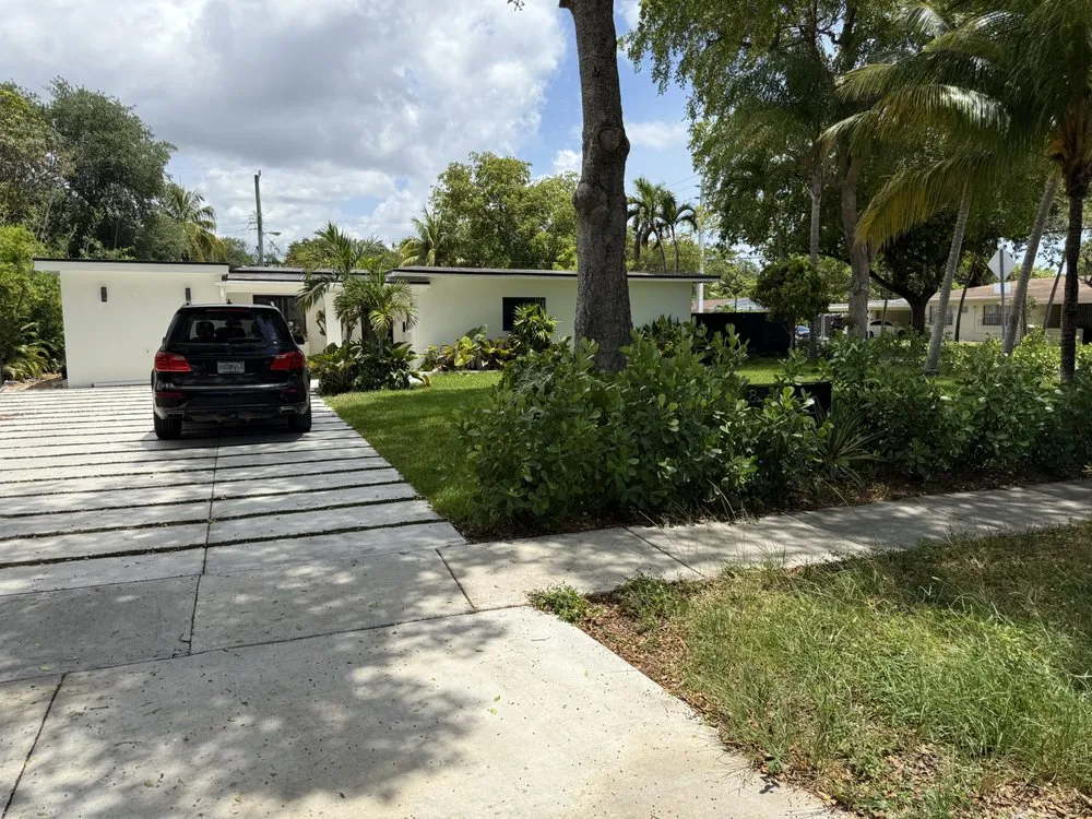 Reliable yard cleanup service in Hollywood, FL - Shekinah Landscaping Services