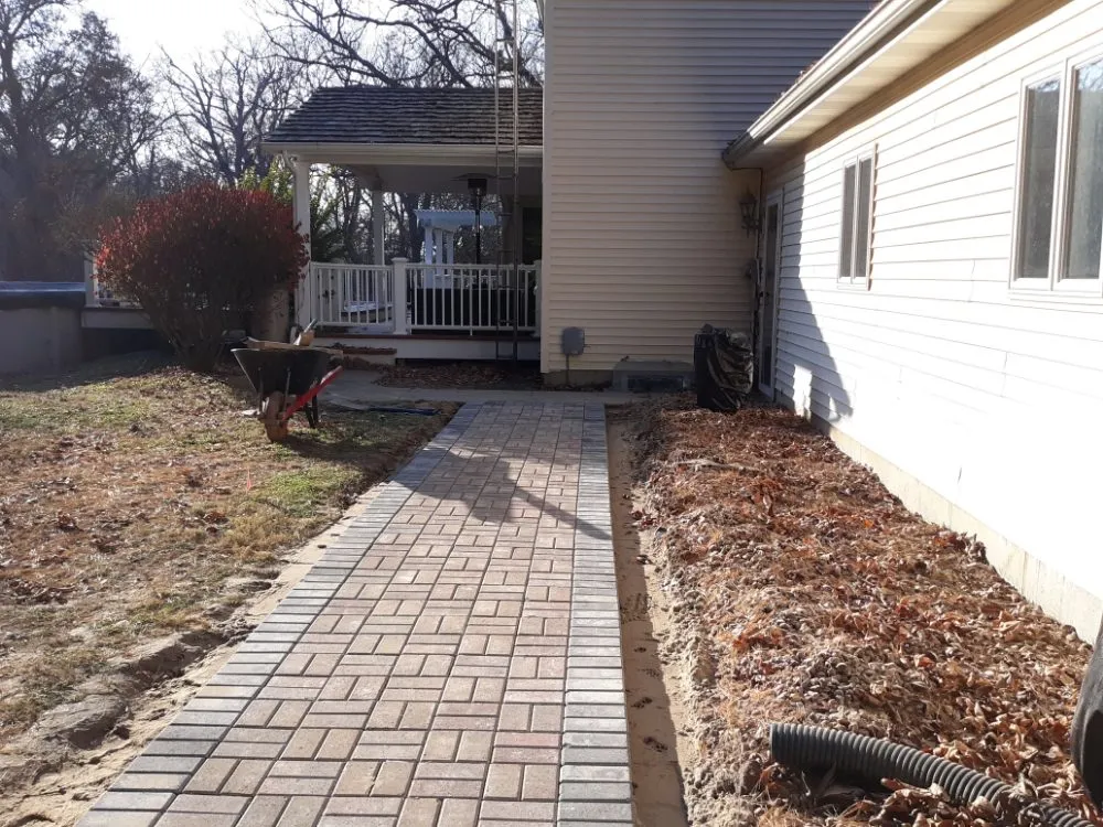 Custom landscaping services experts serving Ellsworth, IL - Shelby Landscaping
