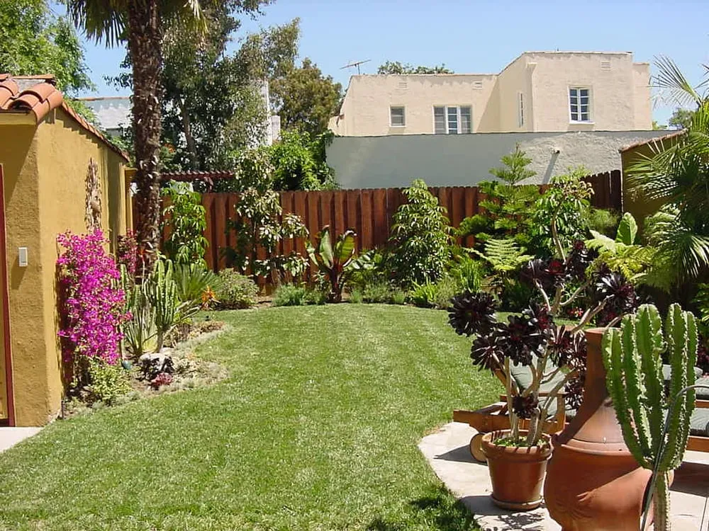 Reliable lawn mowing service in Sherman Oaks, CA by Sherman Oaks Landscaping