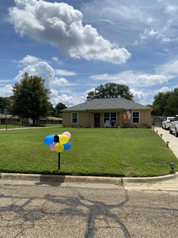Local yard maintenance in Texarkana, TX by She’s Cutting Edge
