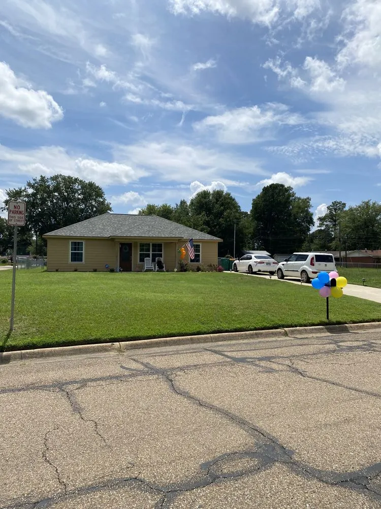 Custom yard cleanup service experts serving Texarkana, TX - She’s Cutting Edge