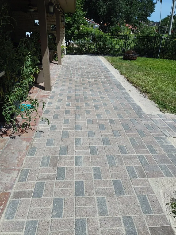 Affordable yard maintenance for beautiful yards across Santa Rosa, TX - Shino Lawns